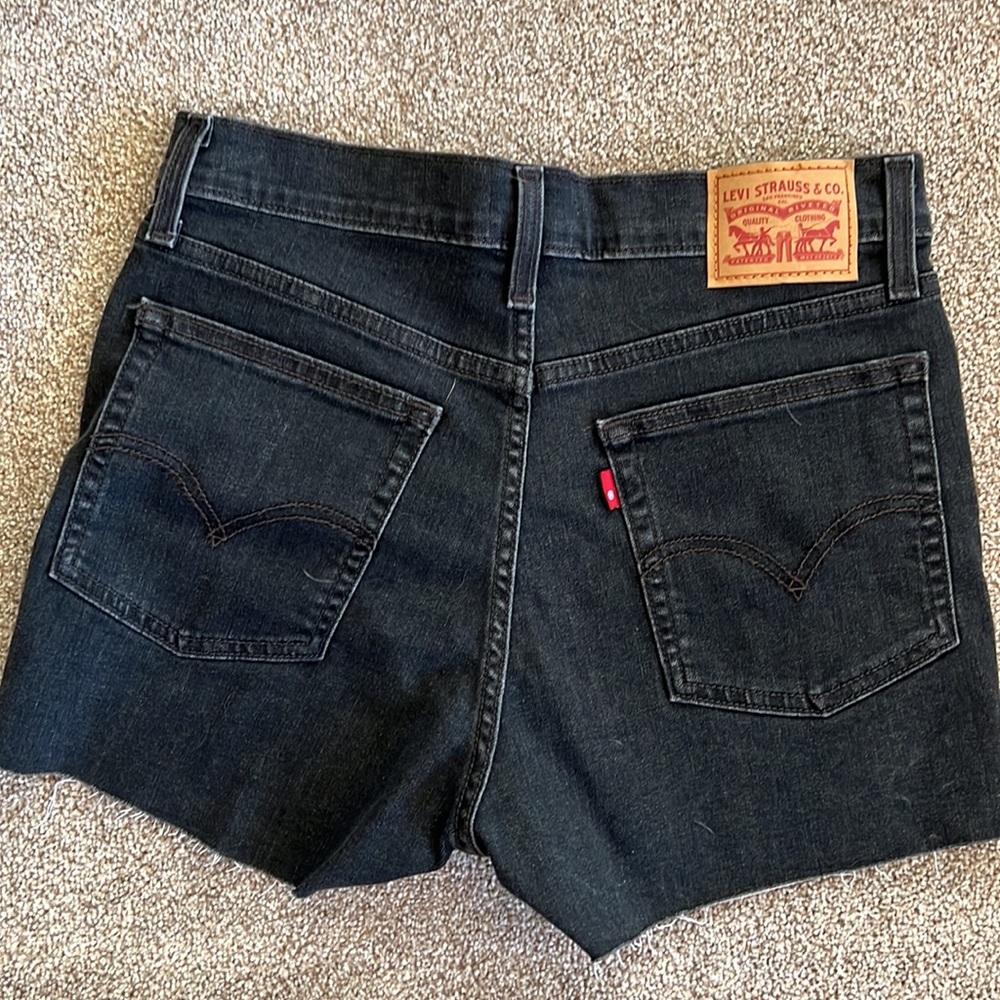 Levi's High Rise Shorts - Picture 5 of 6